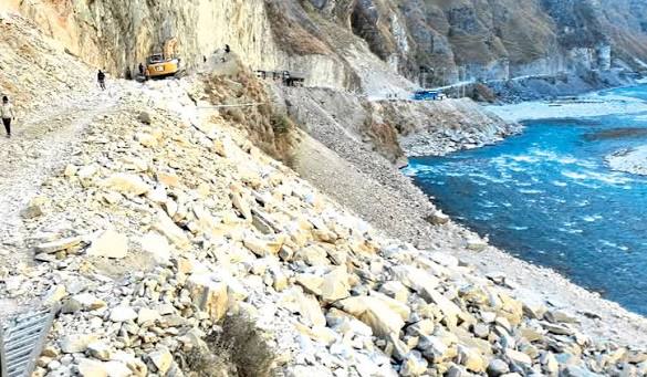 नौ दिनपछि खुल्यो ताक्सुगाडमा बाढीले बगाएको भेरी करिडोर, पुनः अवरुद्ध हुने जोखिम कायमै