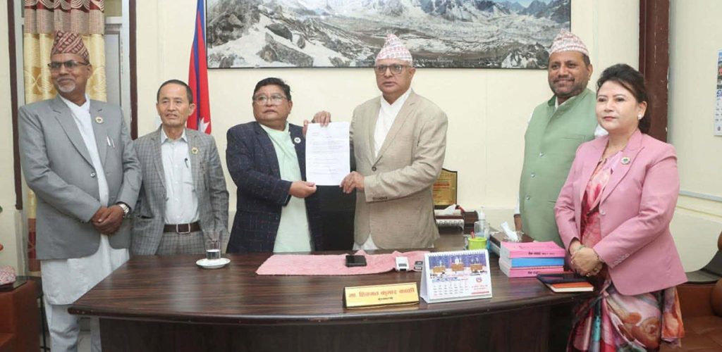 कोशी प्रदेश सरकारबाट नेपाली कांग्रेस बाहिरियो, मन्त्रीहरूले बुझाए राजीनामा