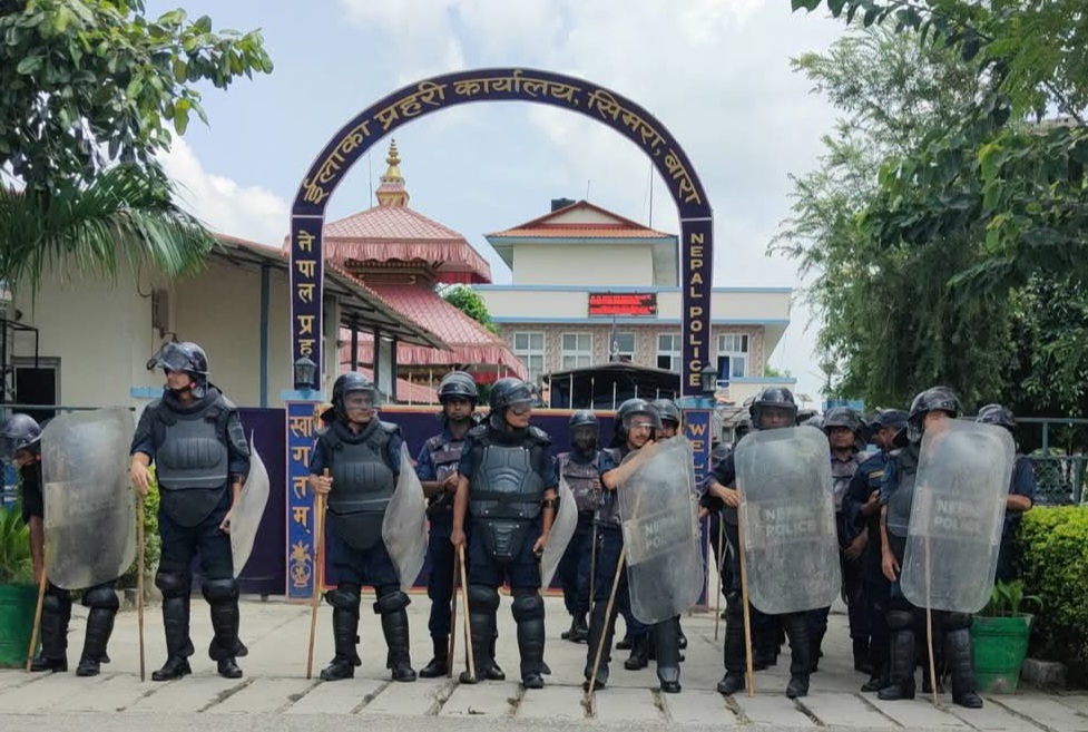 सिमरा घटना : बालिका हत्याको विरोधमा प्रदर्शन उग्र, इलाका प्रहरी कार्यालय घेराउ