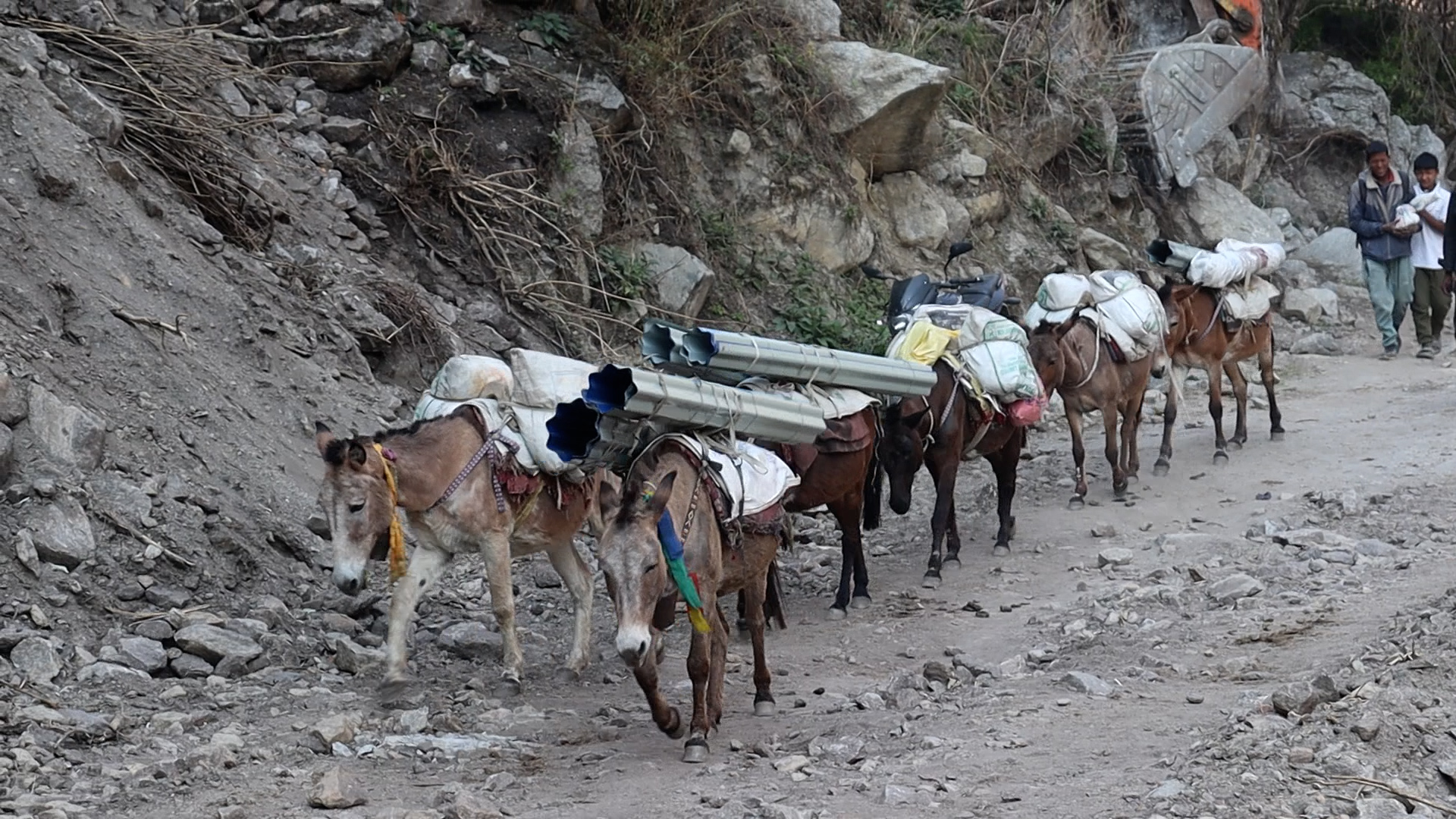 गाडी चढ्ने सपना अधुरै : राष्ट्रिय सडक सञ्जालसँग नजोडिएको मुगुमकार्मारोङ