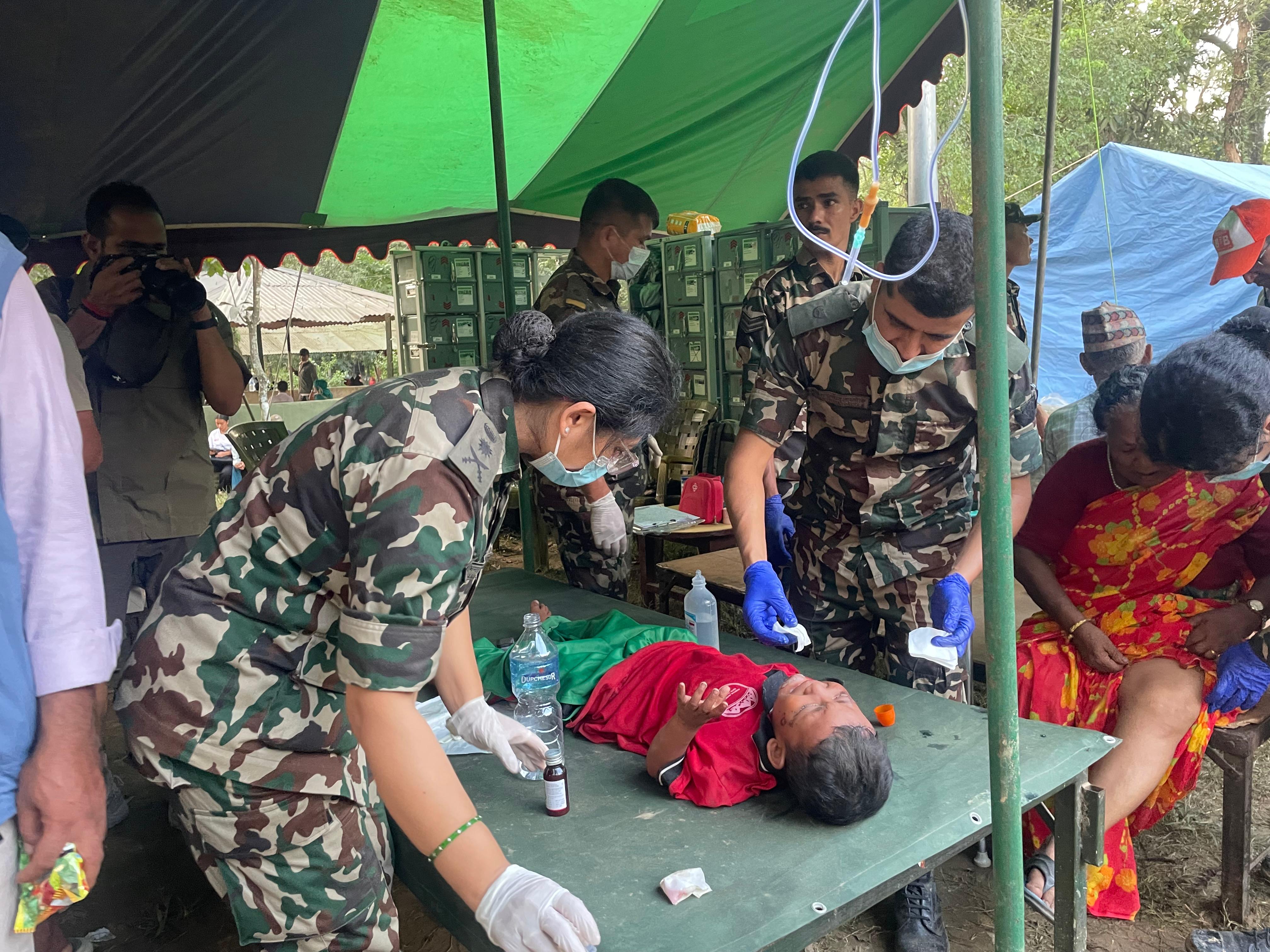 बाढीपछि नुवाकोटको विदुर : उद्धारदेखि प्राथमिक उपचारसम्म (तस्बिरहरु)