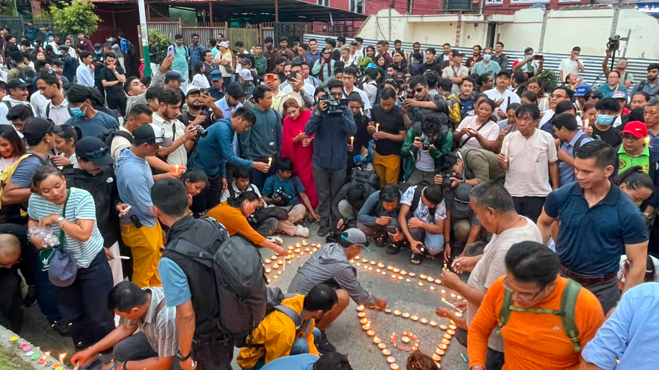 निम्स दाइको सम्झनामा सगरमाथा आरोही संघद्वारा माइतीघरमा दीप प्रज्वलन (तस्बिरहरू)