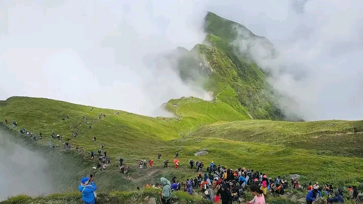 बडीमालिकामा बढ्यो पर्यटकको घुइँचो, फोरजी सेवा सञ्चालनसँगै धार्मिक पर्यटनमा थप आकर्षण(तस्बिरसहित)