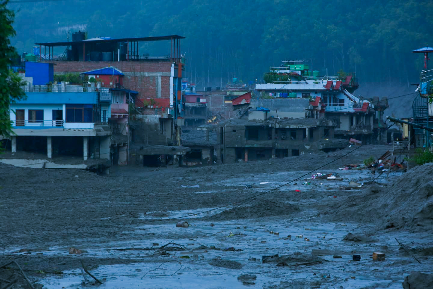 रसुवा बाढी : बिहीबार बिहानसम्म १६२ जनाको शव फेला