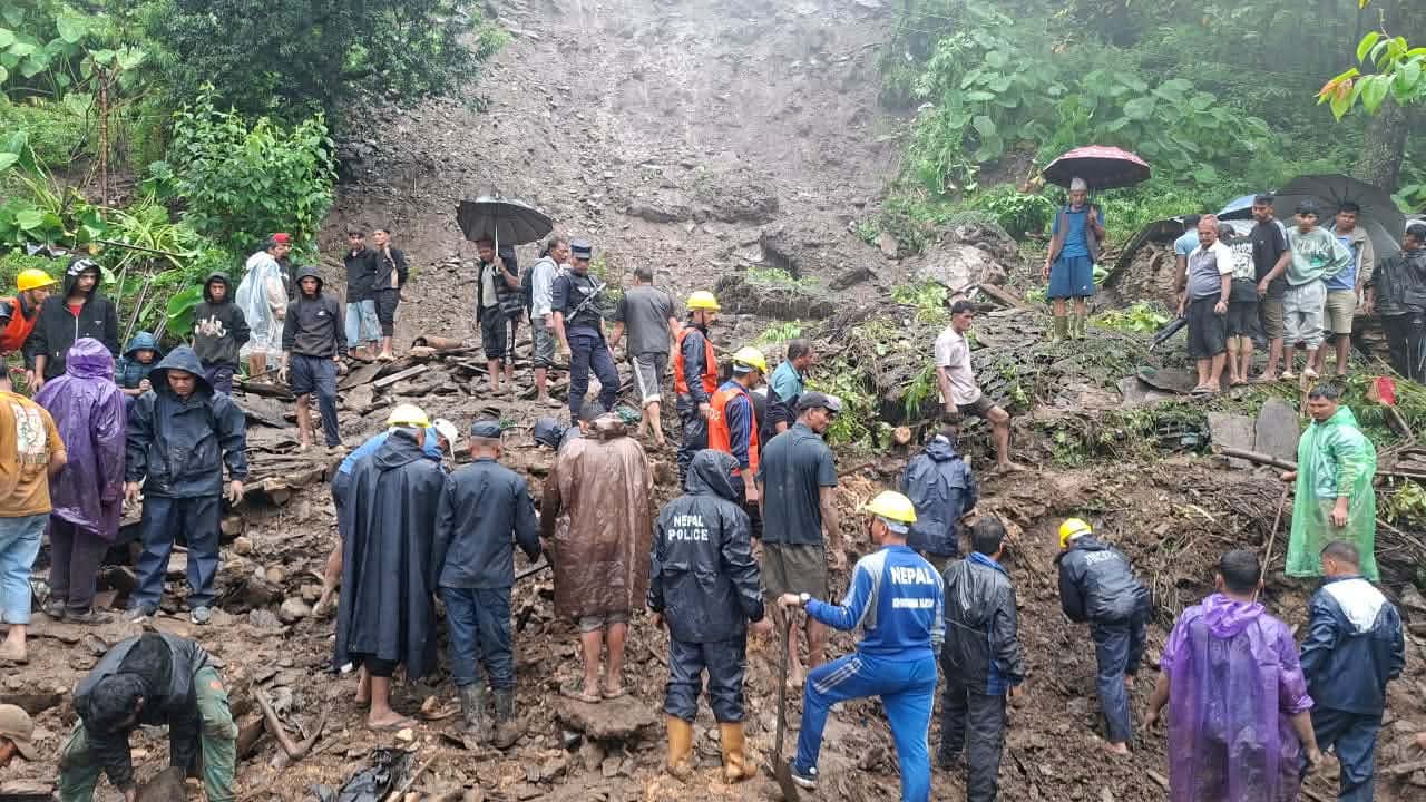 बाजुरामा अविरल वर्षा र पहिरोको कहर: १ बेपत्ता, २ घाइते डेढ सय बस्ती उच्च जोखिममा