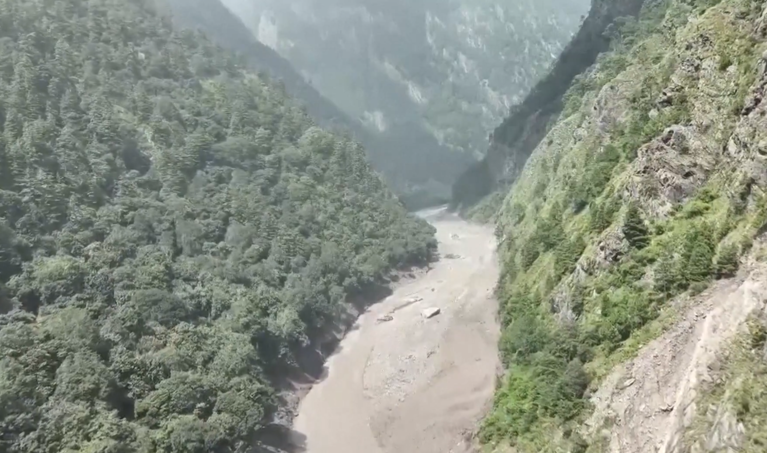 बाढीबाट चीनतर्फ तीन जनाको मृत्यु, २६५ जना वेपत्ता