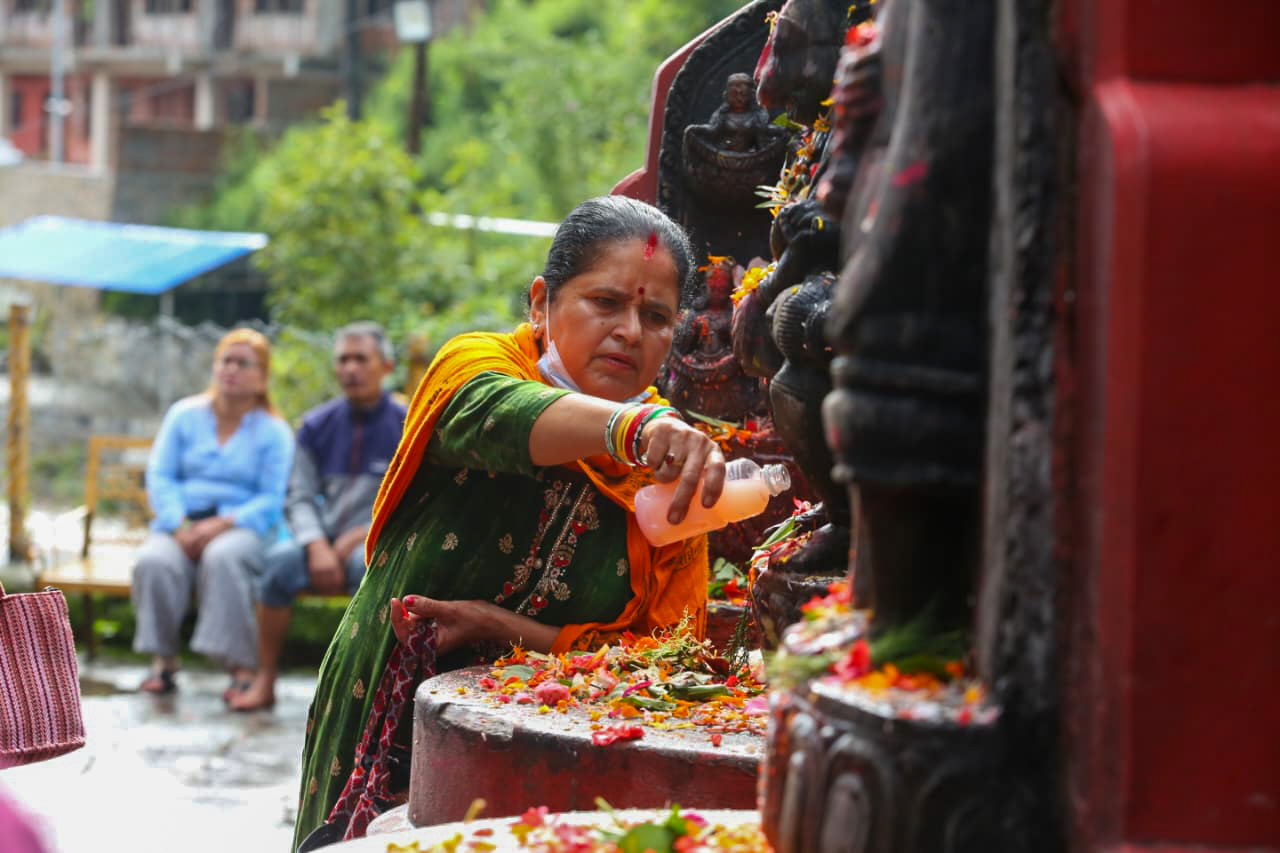 श्रावणको अन्तिम सोमबार: गोकर्णेश्वर महादेव मन्दिरमा भक्तजनको घुइँचो