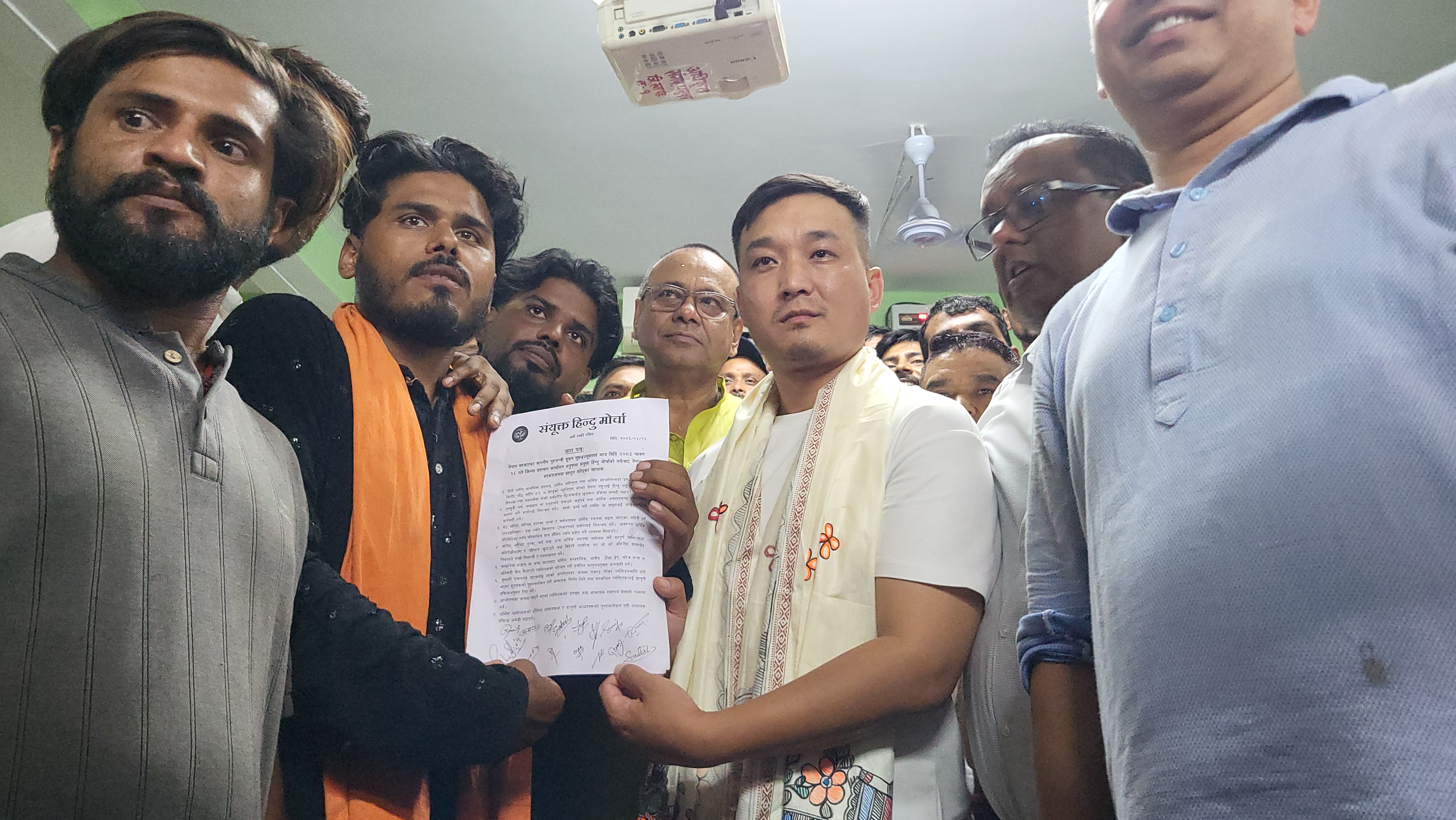 गृहमन्त्री र हिन्दूवादी टोलीबीच १३ बुँदे सहमति: हिन्दू राष्ट्रबारे ३ महिनाभित्र सर्वदलीय छलफल गरिने