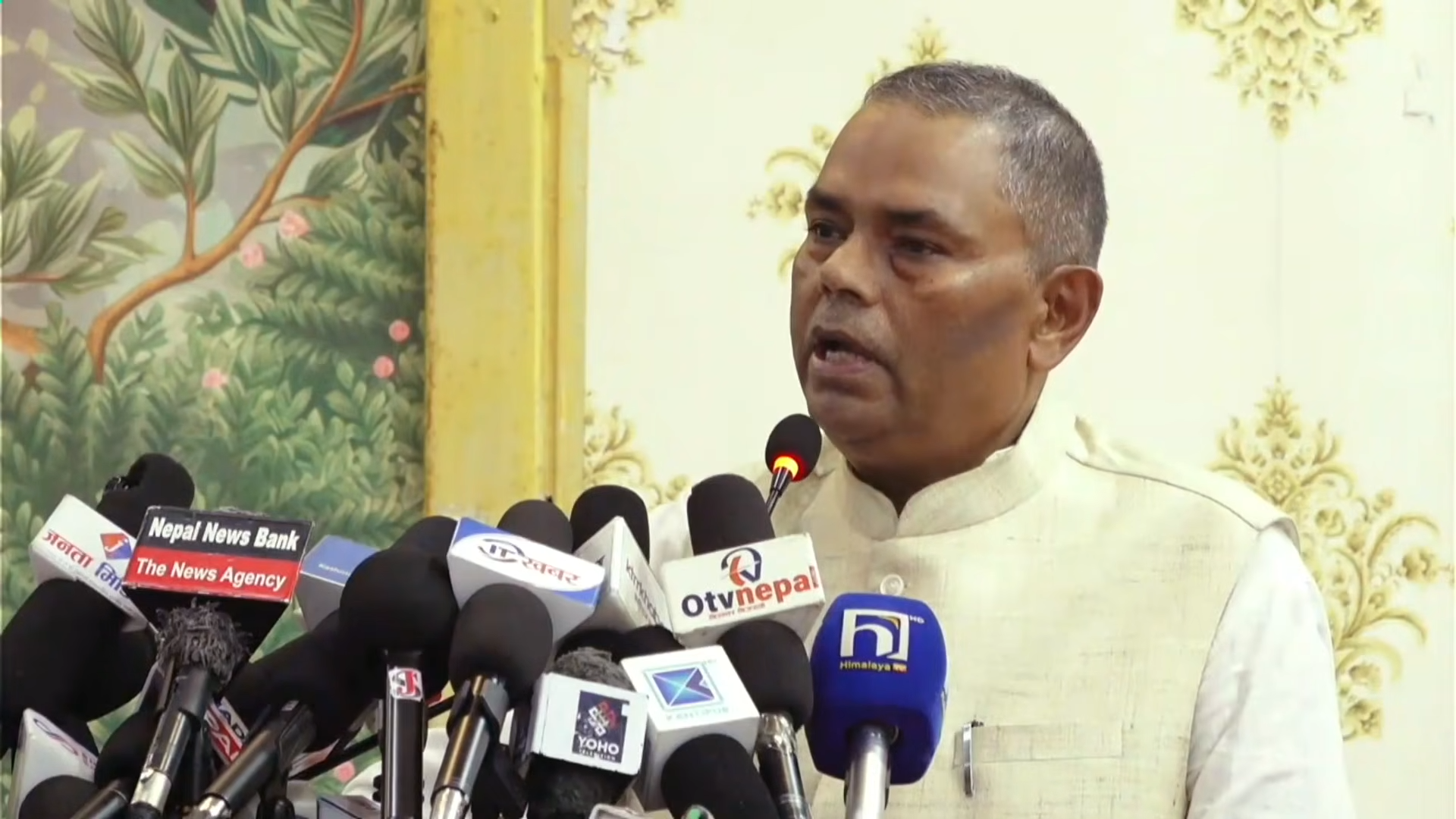 संविधान र विधिबाहिरबाट देश चलाउन खोजिएको छ : अध्यक्ष यादव