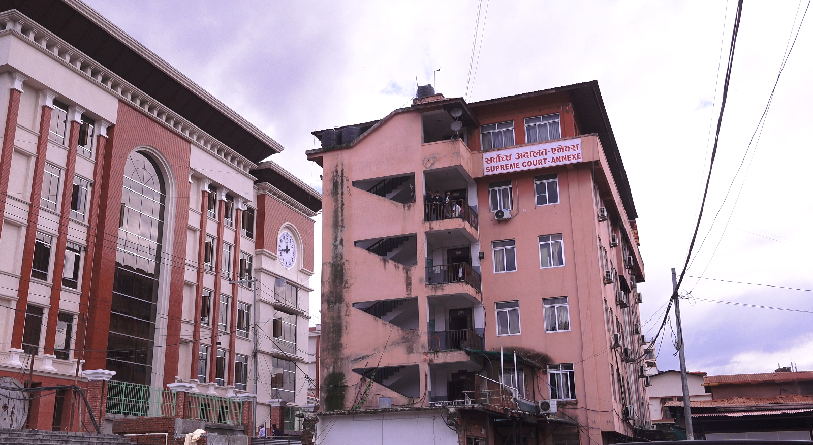 नेपाल इन्भेष्टमेन्ट मेगा बैंकका अध्यक्ष–सीईओ पक्राउ नगर्न सर्वोच्चको आदेश