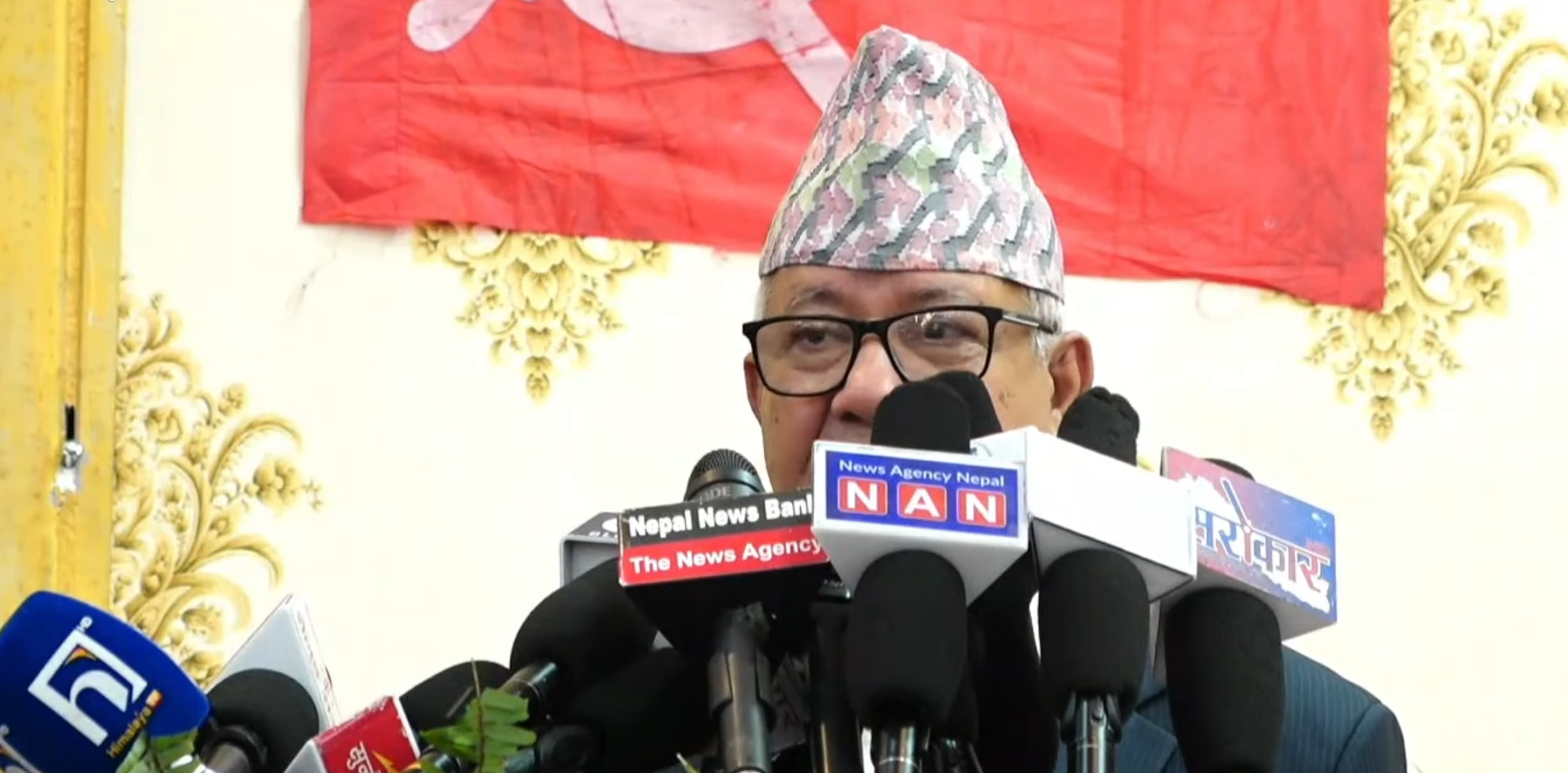 नेताको चाकडी होइन, नीति र सिद्धान्तमा जोड दिनुपर्छ : माधव नेपाल