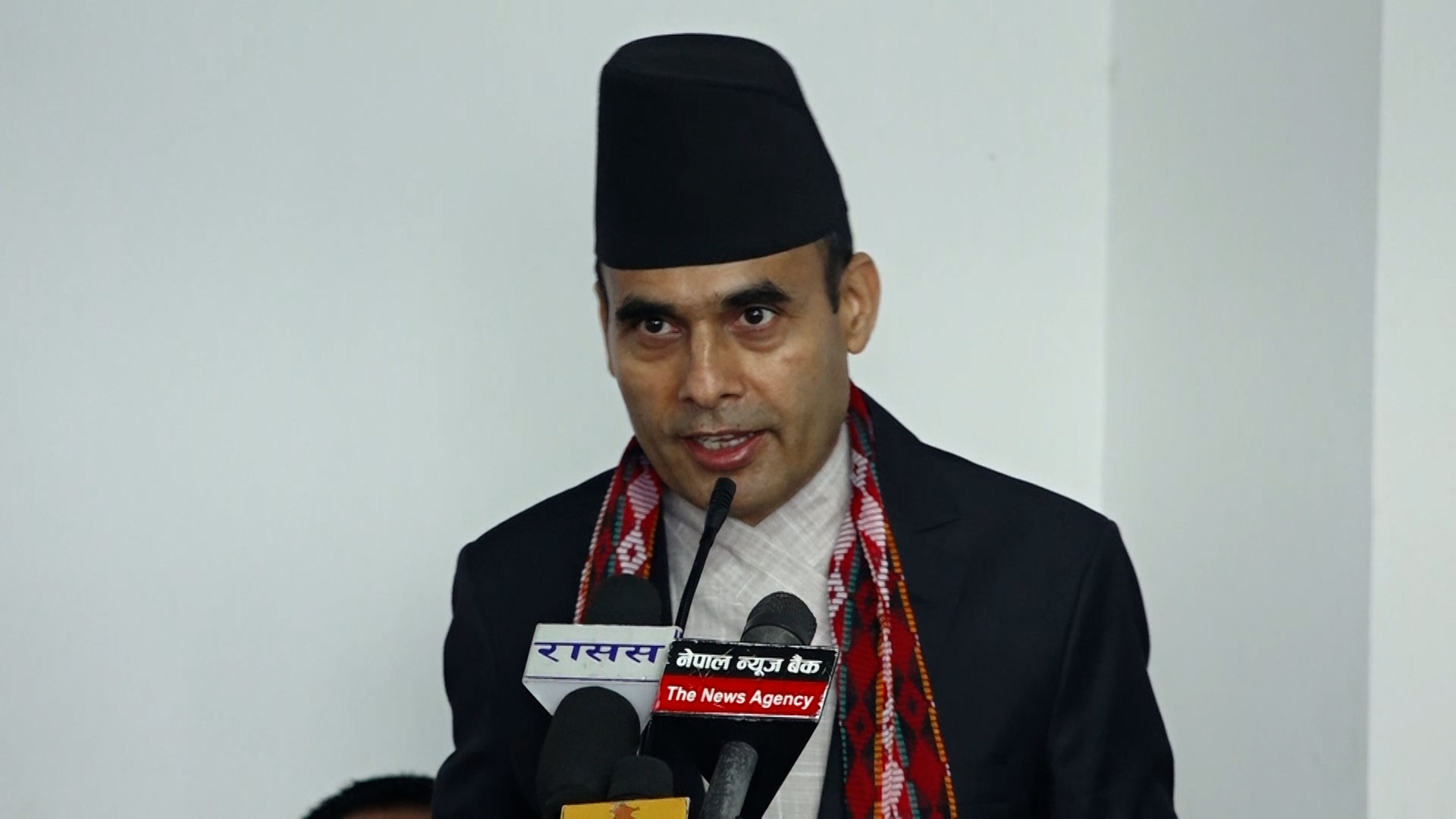रसुवा र नुवाकोटका नदी तटीय क्षेत्रका नागरिकलाई उच्च सतर्कता अपनाउन सञ्चारमन्त्रीको आग्रह