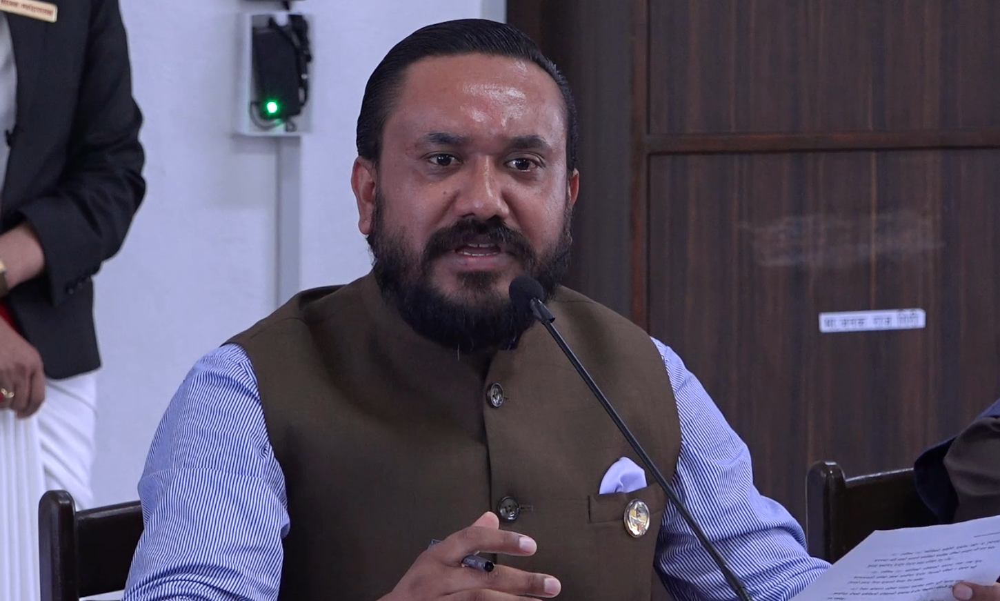 सांसद खगेन्द्र सुनारका शृंखलाबद्ध विवादित अभिव्यक्ति: खस्किँदै पदीय मर्यादा, उठ्दैछ विश्वसनीयतामाथि प्रश्न