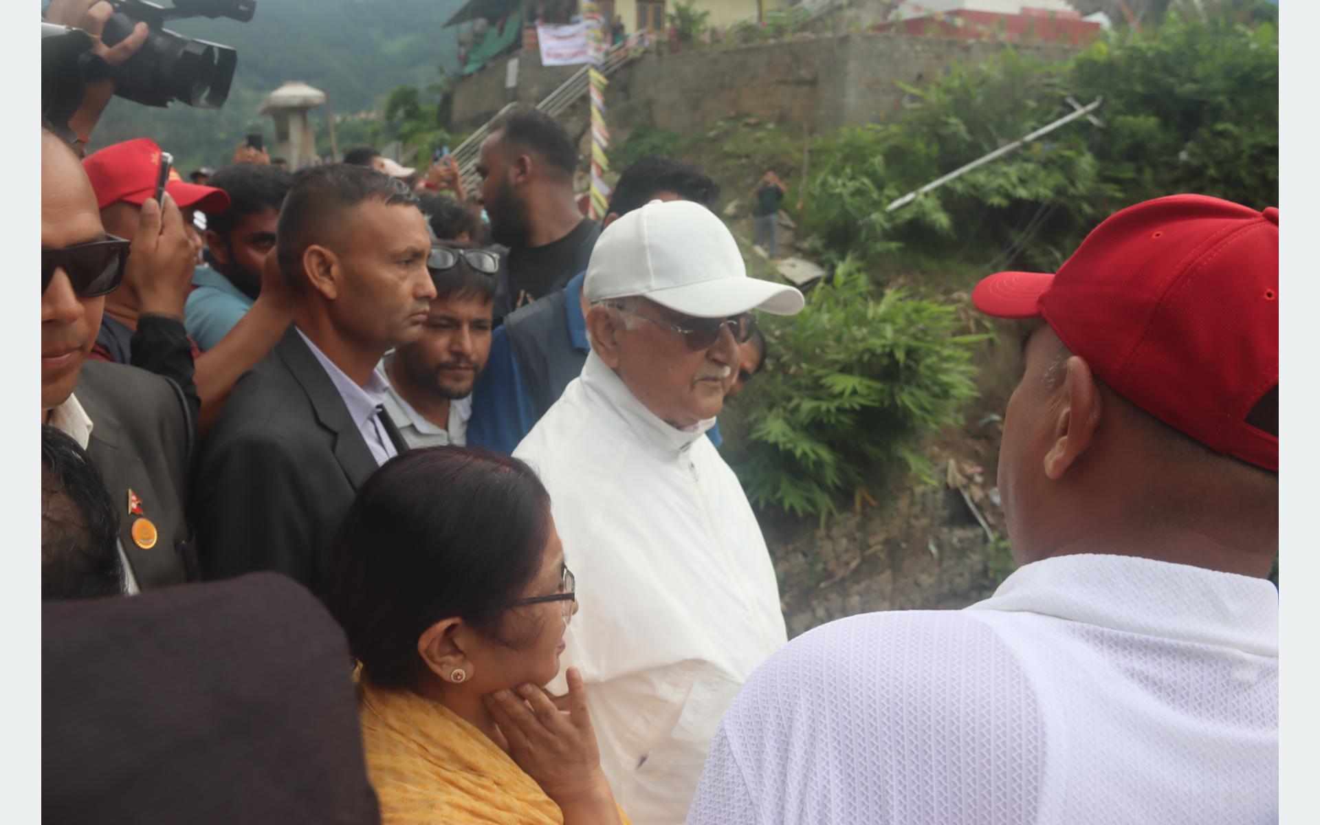 एमाले अध्यक्ष ओली बाढी प्रभावित विदुर क्षेत्रमा