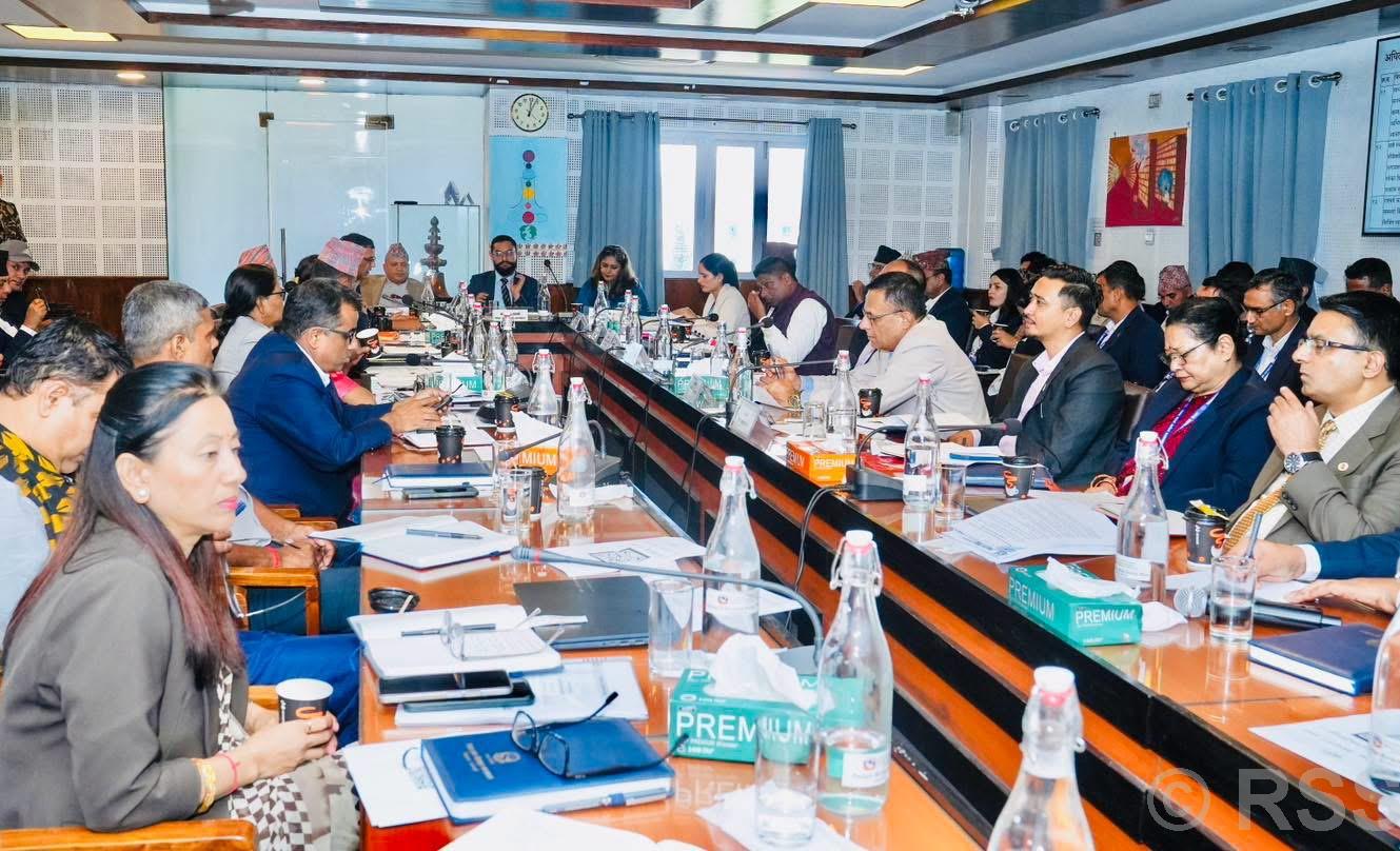 शिक्षामन्त्री पोखरेलद्वारा सातवटै प्रदेशका शिक्षा मन्त्रीसँग छलफल