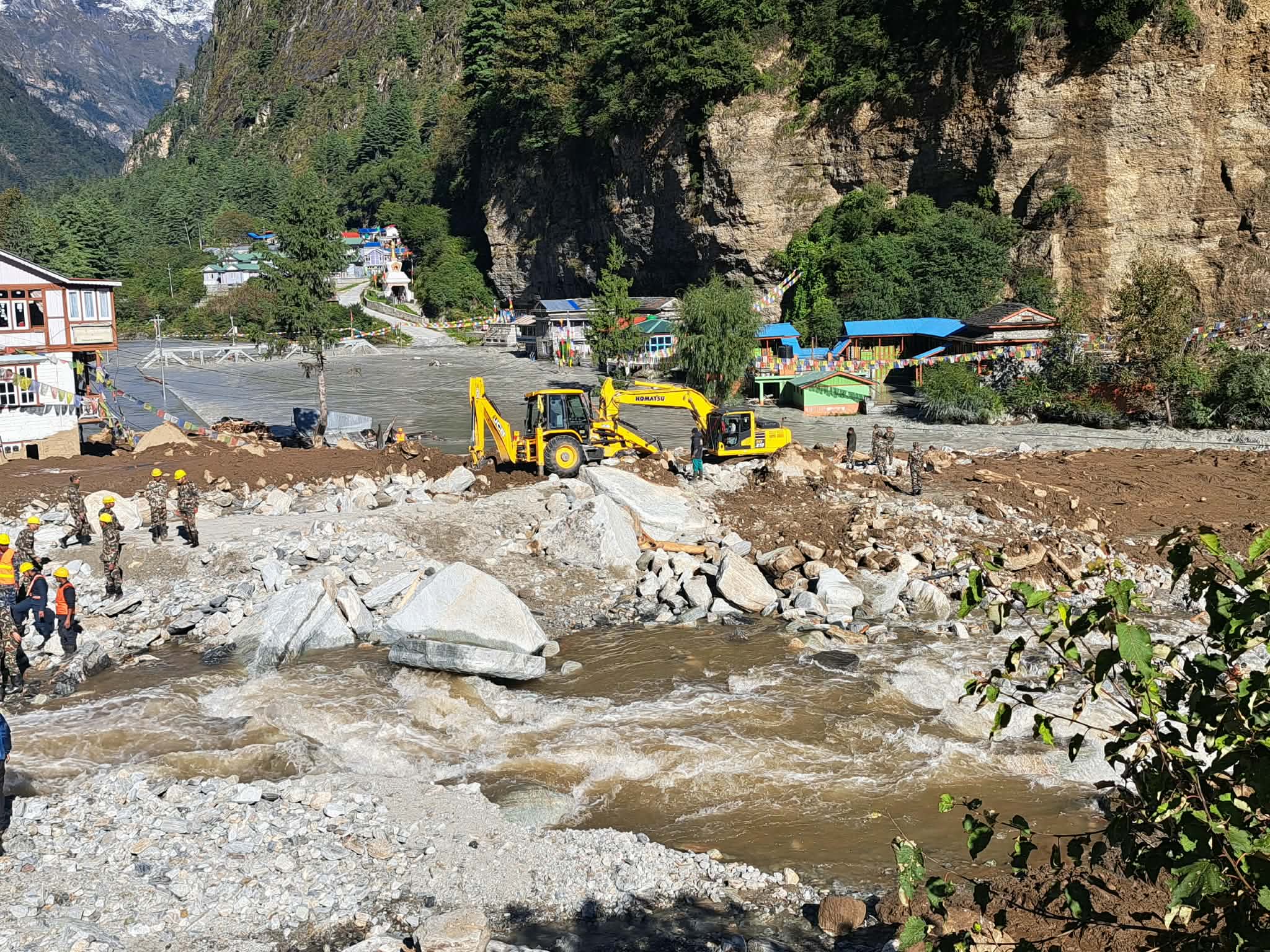 थुनिएको मर्स्याङ्दी नदी खुलाउने कार्य जारी, ठूला चट्टान फुटाउने तयारी