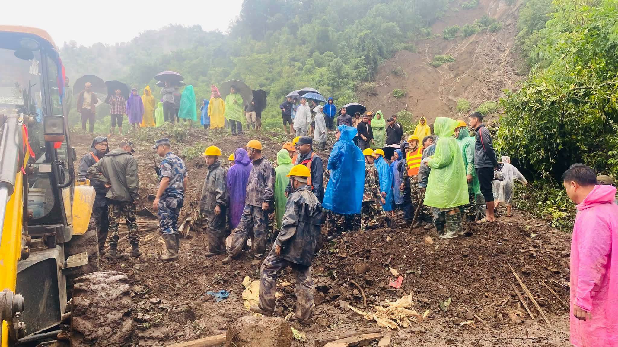 पाल्पामा पहिरोमा परेर ५ जनाको मृत्यु