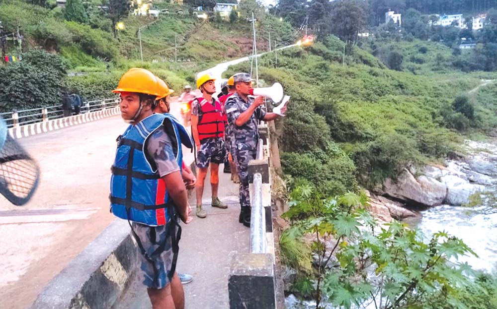 भारी वर्षापछि उच्च सतर्कतामा, उद्धारदेखि आपूर्तिसम्म तयारी