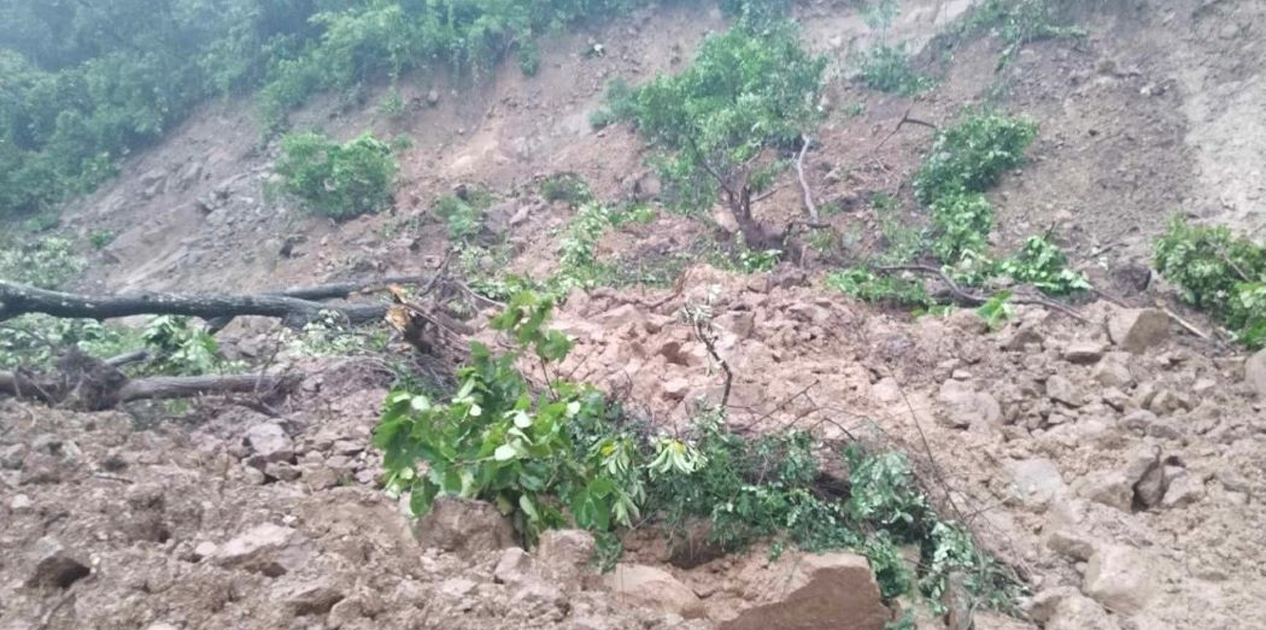 पहिरोले घर पुरिँदा पाँच जनाको मृत्यु, एक बेपत्ता