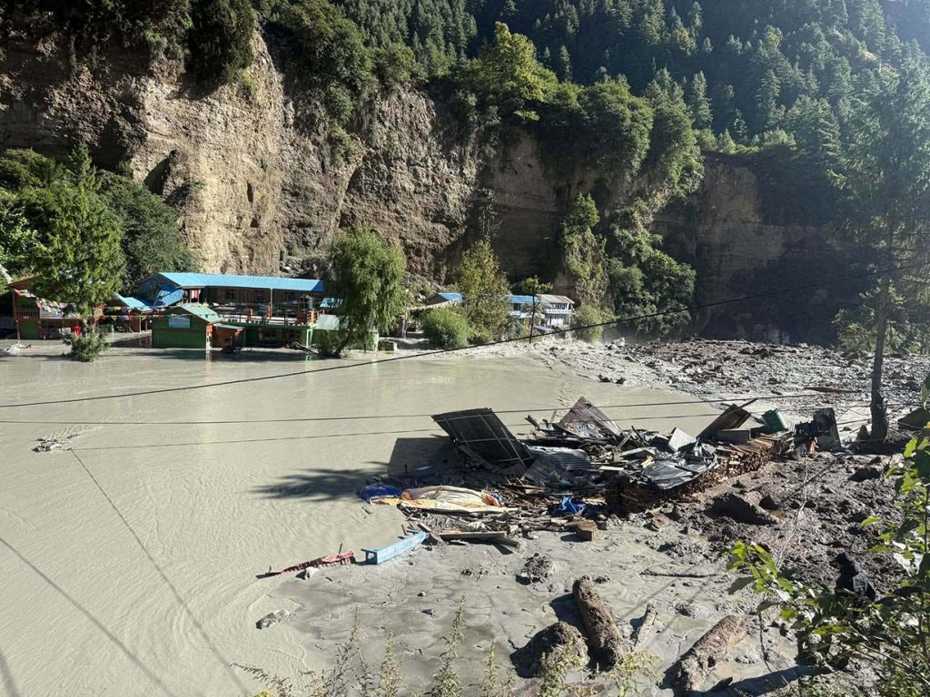 चामेमा थुनिएको मर्स्याङ्दी ब्लास्ट गरेर खोल्ने प्रयास असफल, उपकरणबाट नदी खोतलिँदै