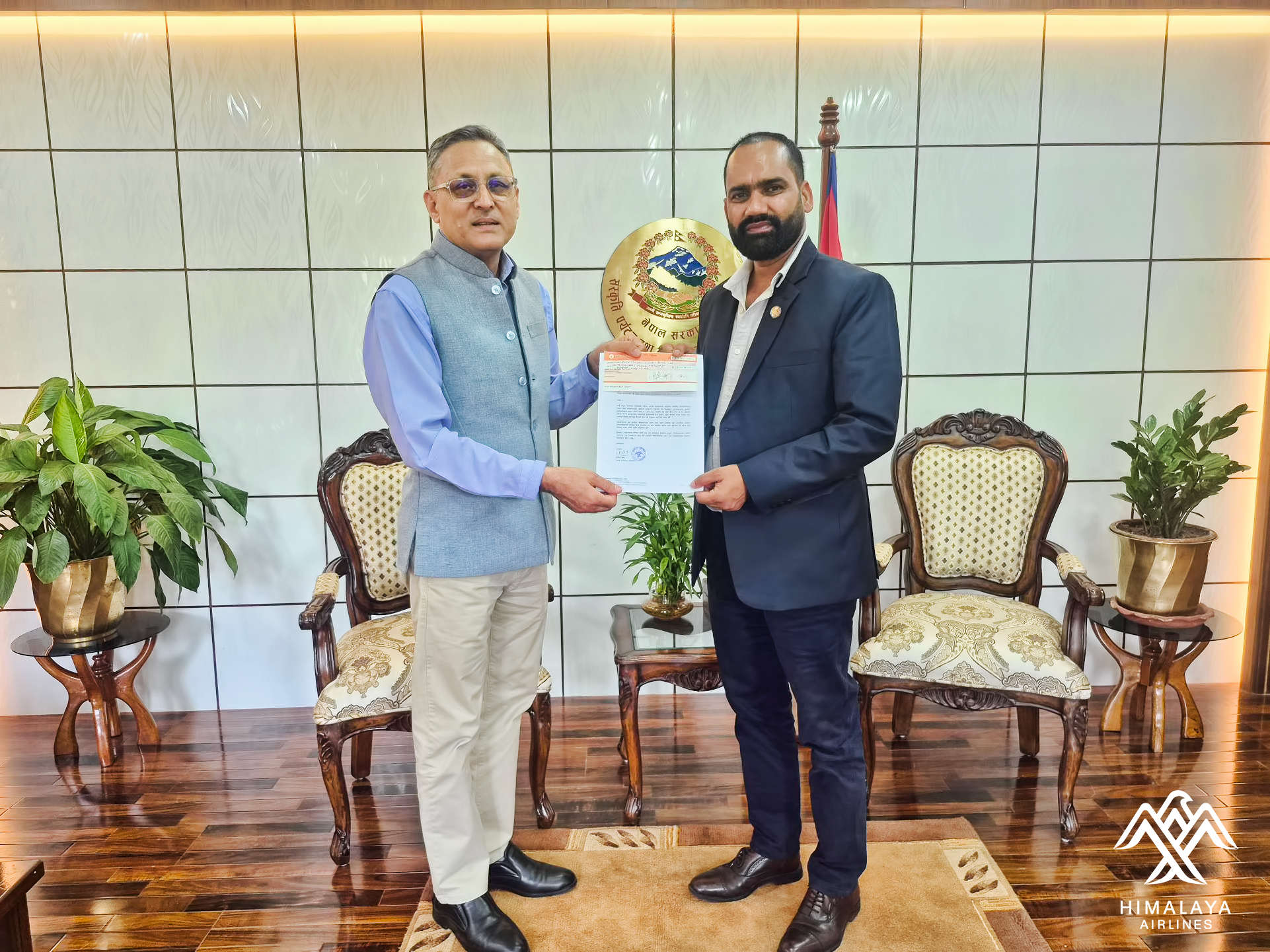 भोटेकोशी बाढी पीडितका लागि हिमालय एयरलाइन्सका कर्मचारीद्वारा प्रधानमन्त्री राहत कोषमा १३ लाख बढी सहयोग