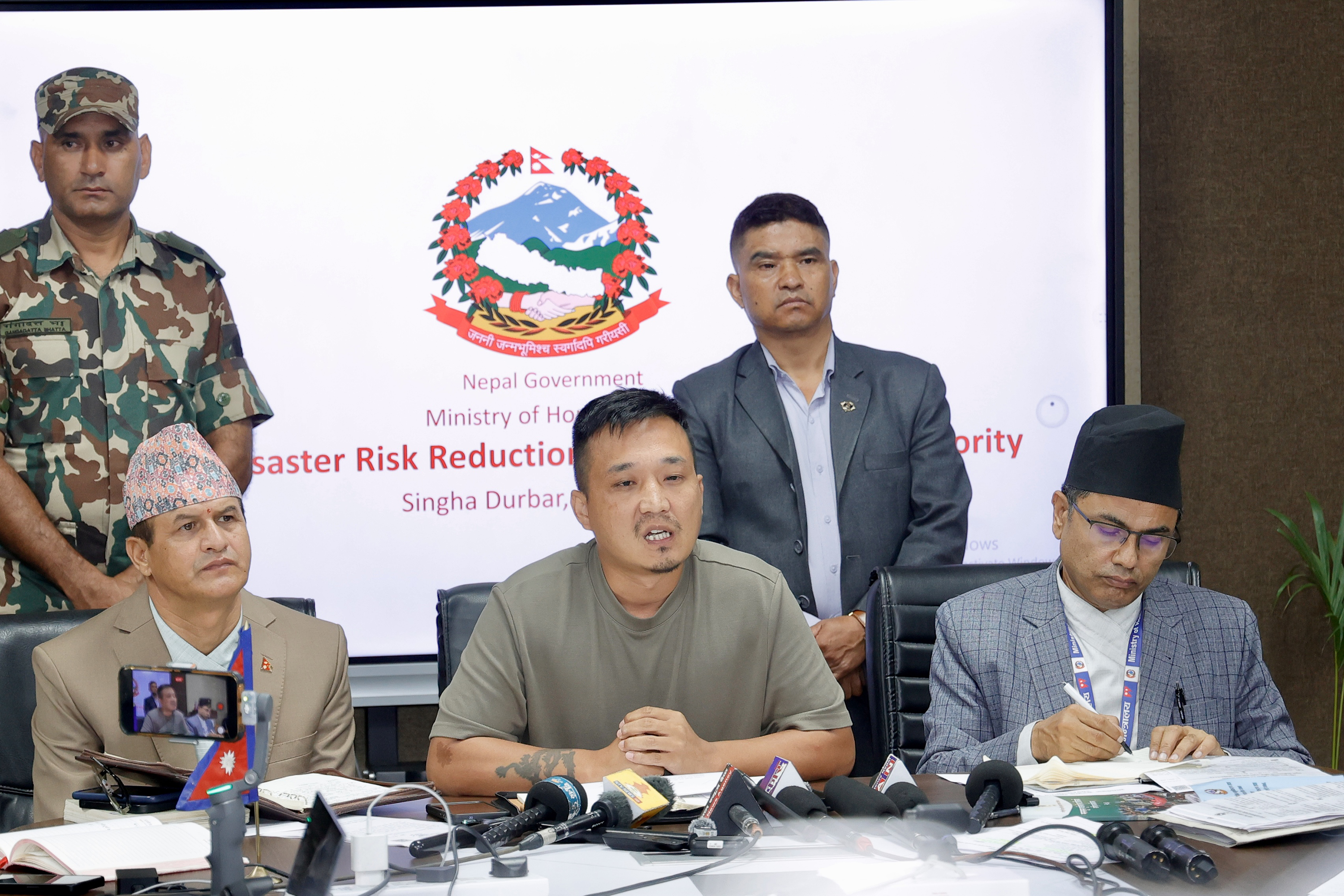 भोटेकोशी बाढीबारे गृहमन्त्रीको ब्रिफिङ: राज्य आफ्नो जिम्मेवारीबाट पछि हट्ने छैन