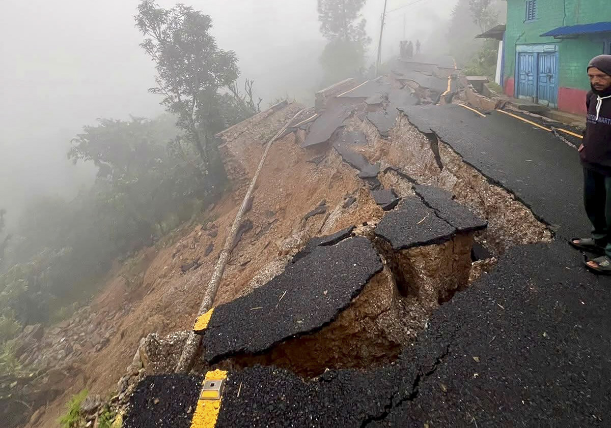 वर्षाले पाल्पाका सडक क्षतिग्रस्त, पुलसमेत जोखिममा