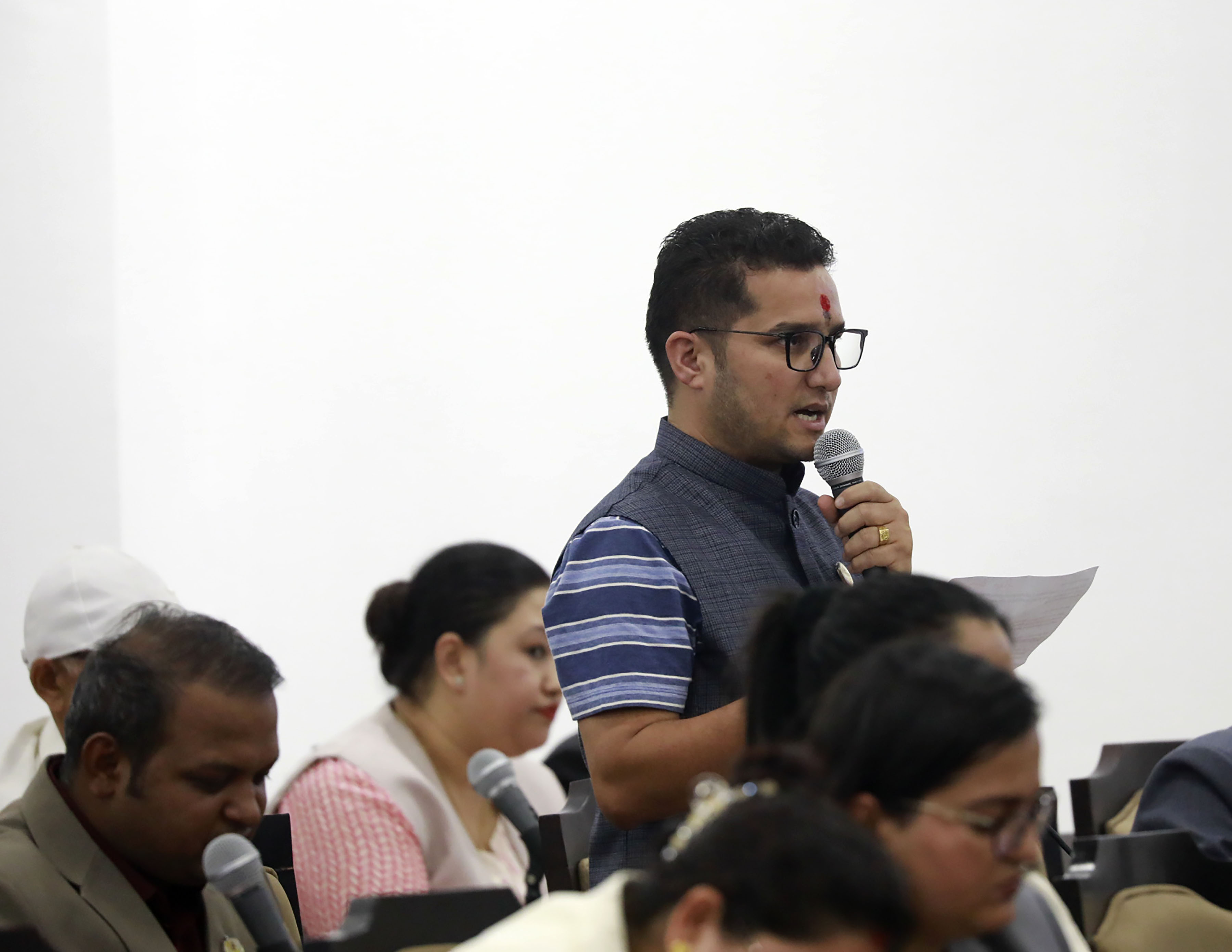 ईभी दुर्घटना बढ्दै गएपछि चालक र लाइसेन्स प्रणाली सुधार्न सांसद पुकार बमको माग