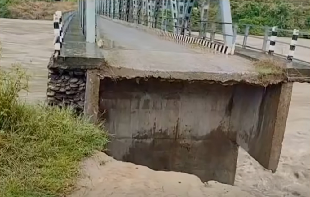 कालीगण्डकी करिडोरअन्तर्गत तनहुँ–नवलपुर जोड्ने पुलको छेउ भाँसियो, सडक अवरुद्ध