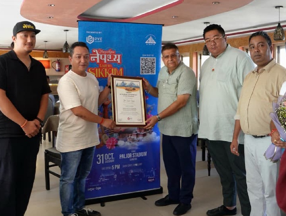 नेपथ्यको सिक्किम कन्सर्टको मुख्य संरक्षक (चिफ पेट्रोन) मा सञ्जित खरेल