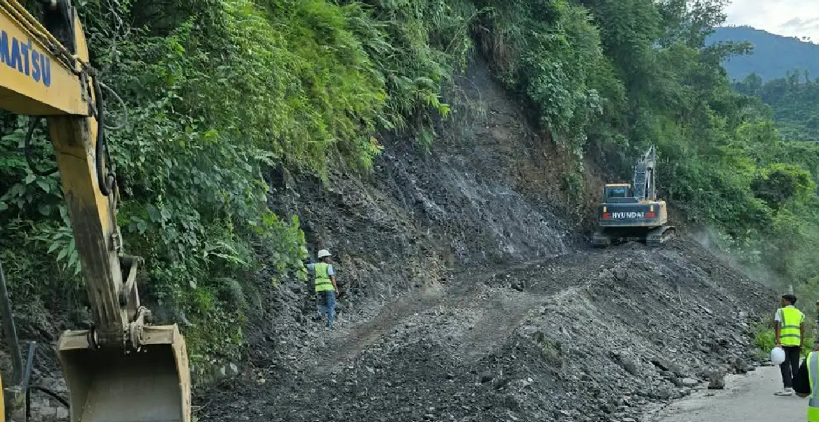 कृष्णभीरमा खोलिएको ‘ट्र्याक’ फराकिलो बनाउन थालियो, भदौ मसान्तसम्म सवारी सञ्चालन गर्ने लक्ष्य