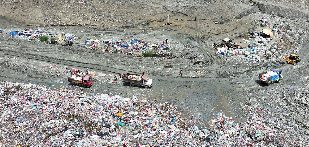बञ्चरेडाँडा ल्यान्डफिल साइटमा पहिरो: काठमाडौंमा फोहोर संकलन प्रभावित