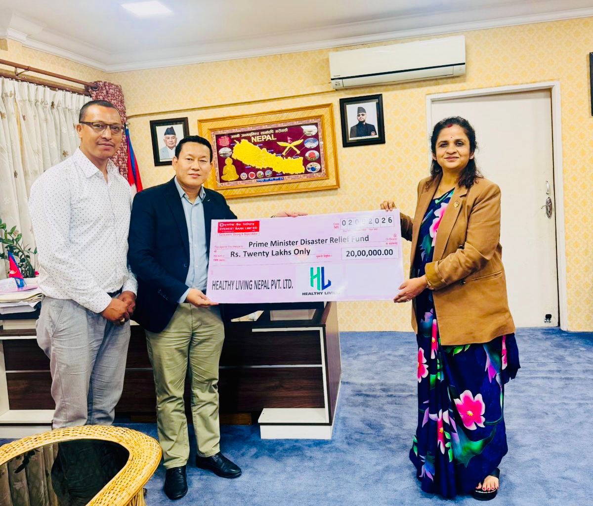 हेल्दी लिभिङ नेपालद्वारा प्रधानमन्त्री राहत कोषमा २० लाख रुपैयाँ सहयोग