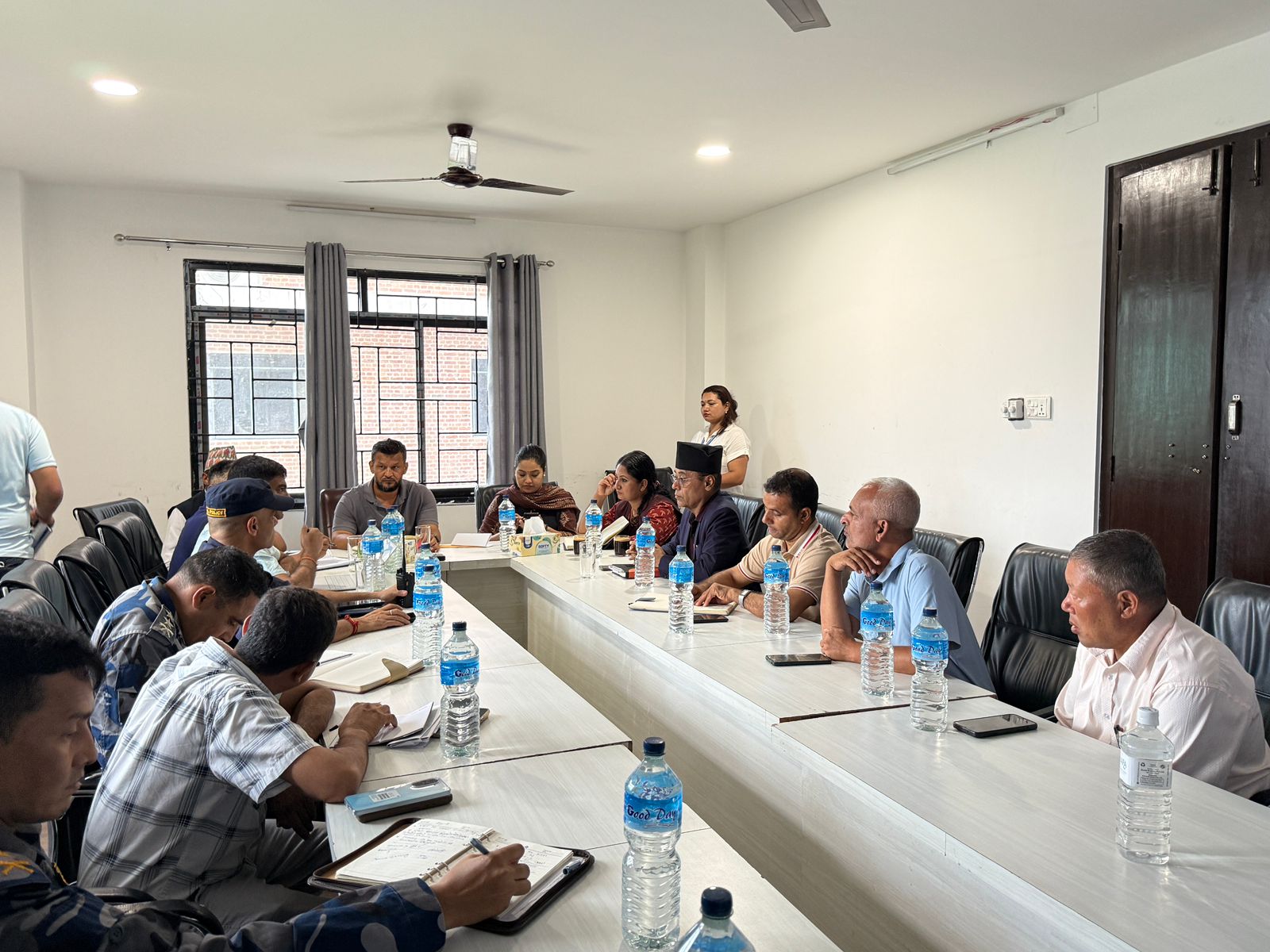 बाढीपीडितको पुनर्स्थापनाका लागि स्थानीय जनप्रतिनिधिसँग मन्त्री रावलको छलफल