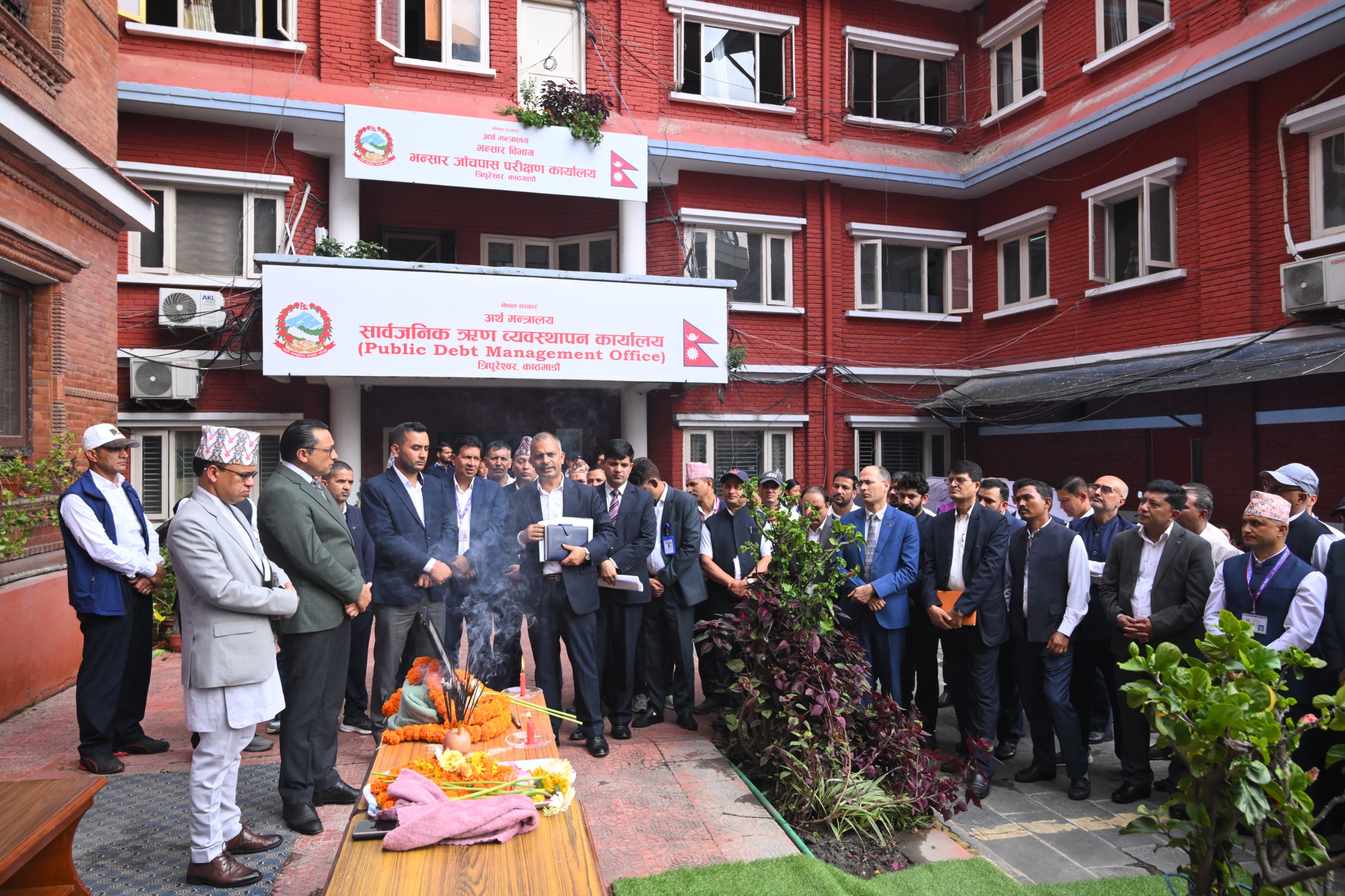 अर्थमन्त्रीद्वारा दिवंगत भन्सार अधिकृत शर्माप्रति श्रद्धाञ्जली अर्पण, अज्ञात कर्मचारीहरूको अवस्थाप्रति चिन्ता व्यक्त