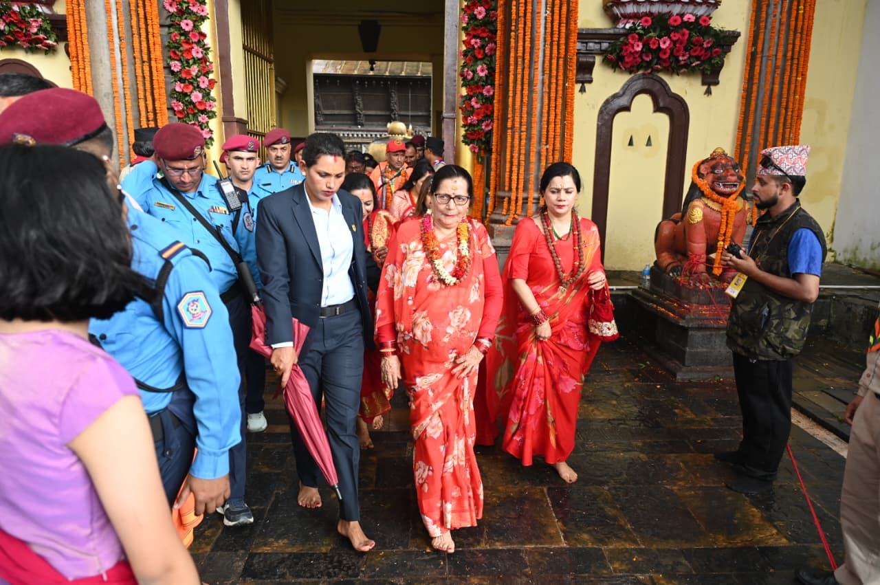 हरितालिका तीजको अवसरमा प्रथम महिला सविता पौडेलद्वारा पशुपतिनाथमा पूजाअर्चना