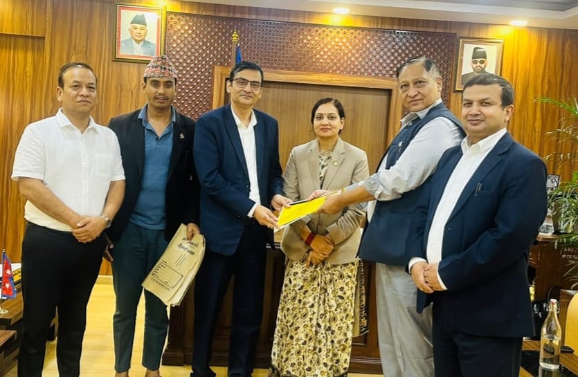 अस्पताल बाहिरै सुत्केरी भएको घटना: छानबिन प्रतिवेदन सार्वजनिक, दोषी स्वास्थ्यकर्मीमाथि कारबाही सुरु