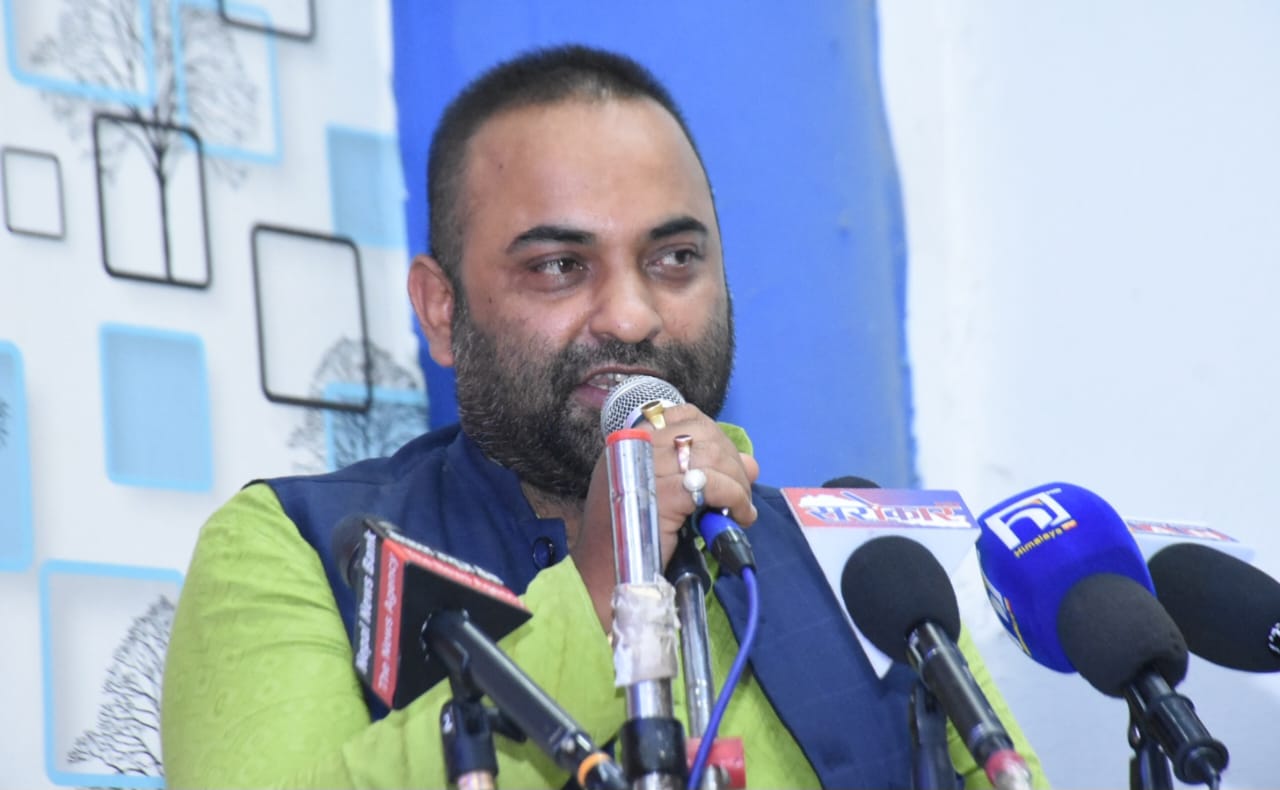 राजेन्द्र महतोलाई धक्का: महासचिव झासहितका नेताहरूद्वारा पार्टी परित्याग