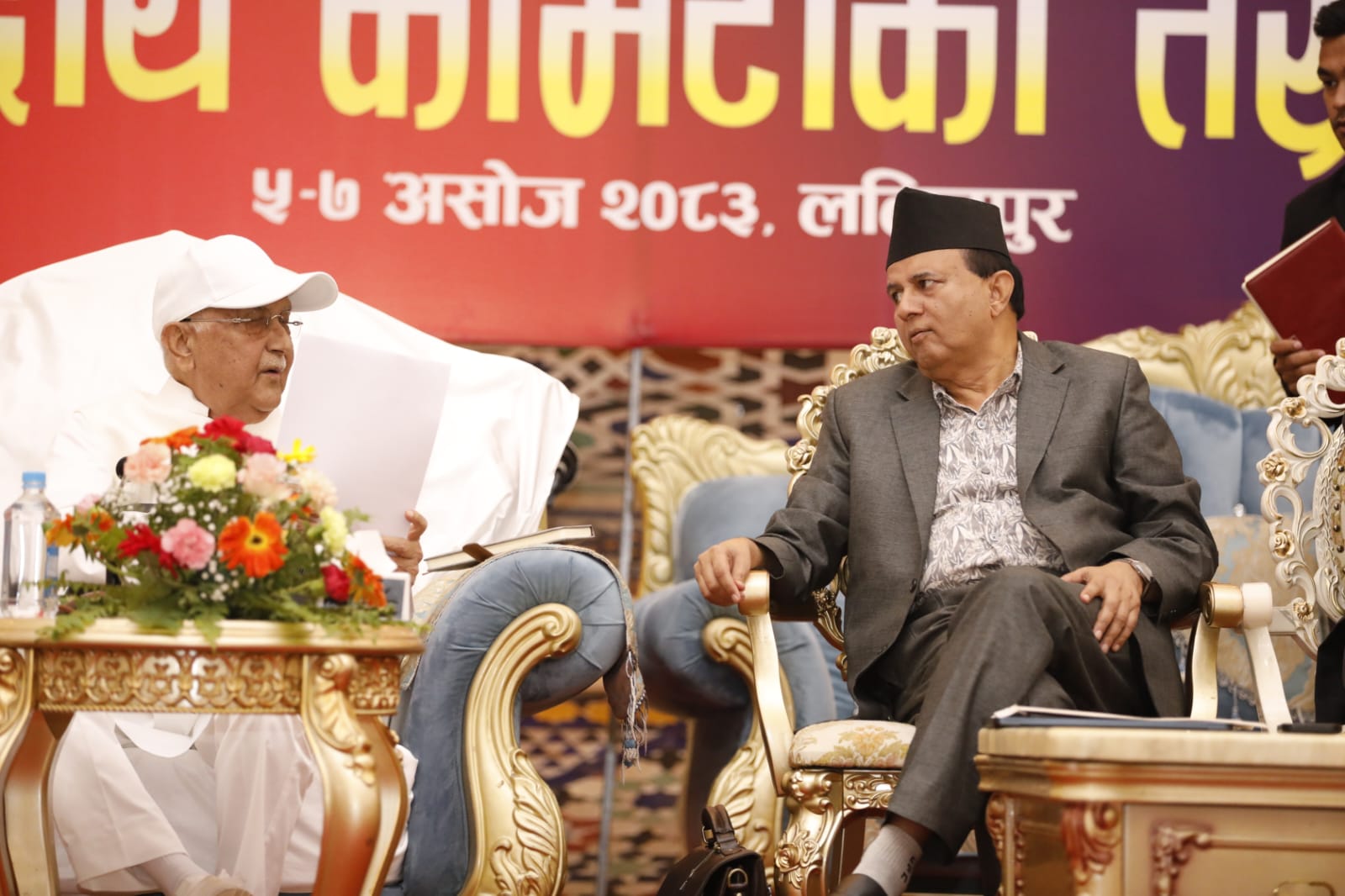 एमाले केन्द्रीय कमिटी बैठक: ओलीको प्रतिवेदनमाथि छलफल सुरु, बैठक कक्षमा कडा नियम लागू