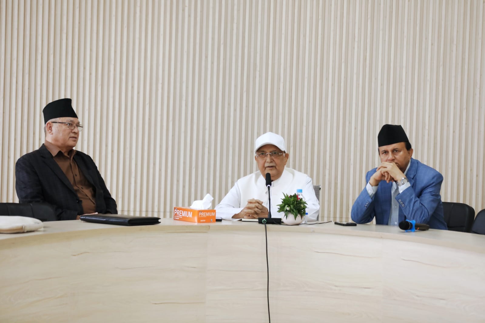 एमालेको केन्द्रीय र स्थायी समिति विस्तारको तयारी: को-को पर्दैछन् मनोनयनमा?