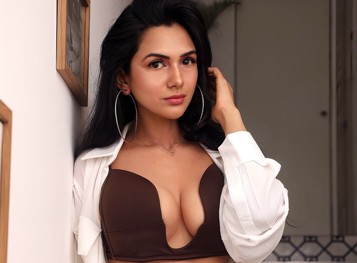 आफ्नो शोलाई अश्लील भनेपछि अभिनेत्रीले भनिन् ‘त्यस्तो शो कसले हेरेर १ नम्बर भयो ?’