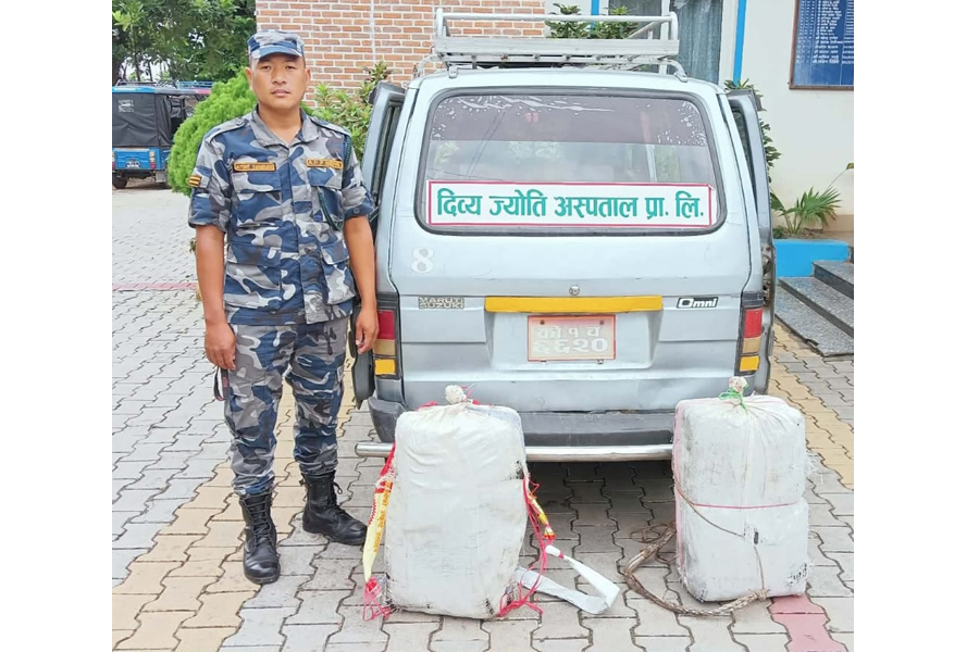 अस्पतालको भ्यानमा लुकाएर लैजाँदै गरेको ६० किलो गाँजा विराटनगरमा बरामद