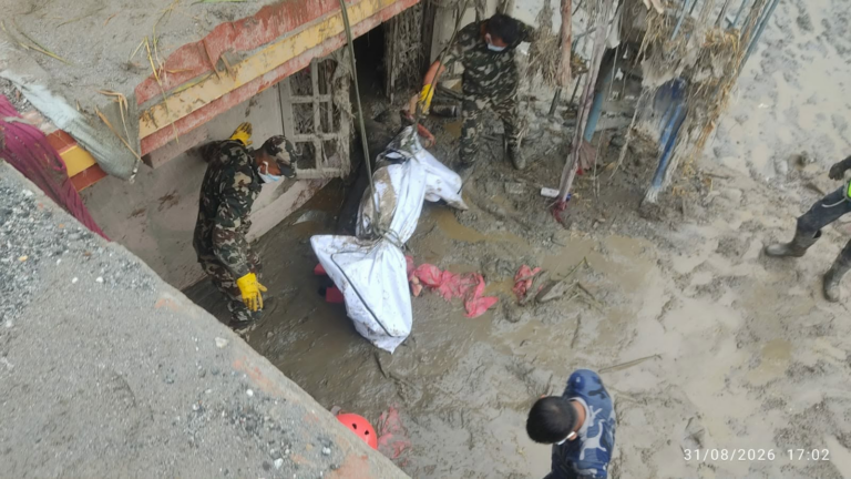 विदुरको बेत्रावतीमा त्रासदी: बाढीले पुरिएको एउटै घरभित्र २२ जनाको शव फेला