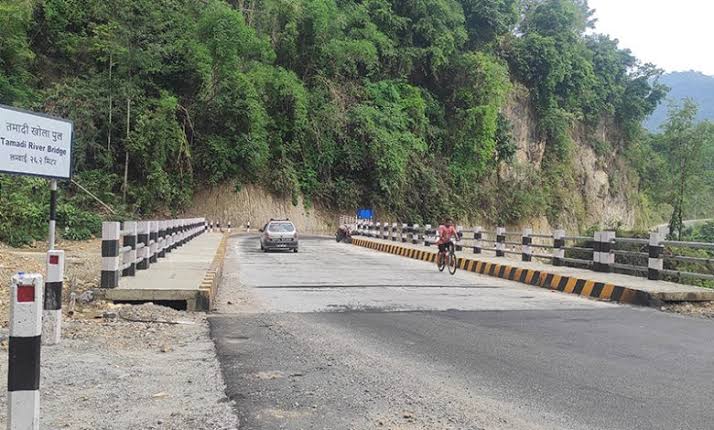 मुख्य सडक अवरुद्ध भएपछि पुनःत्रिभुवन राजपथ वैकल्पिक मार्ग बन्दै