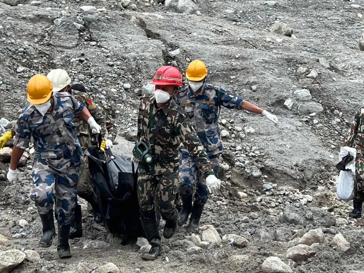 लाङटाङ खोला जलविद्युत् आयोजनाको सुरङबाट दुई जनाको शव निकालियो, २५ जना अझै सम्पर्कविहीन