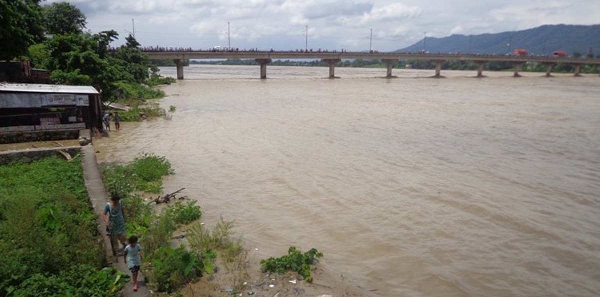 नारायणीको बाढी सुस्ताको थारु टोलमा पस्यो: ७८ घरपरिवार विस्थापित, बालीनालीमा क्षति