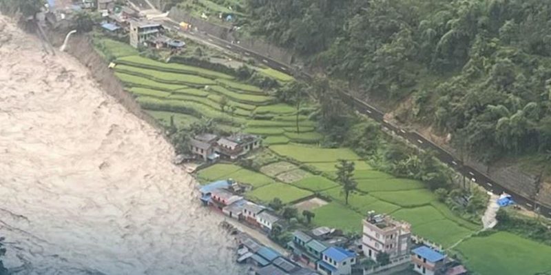 बाढीले उजाडियो पर्वतको फर्से बजार