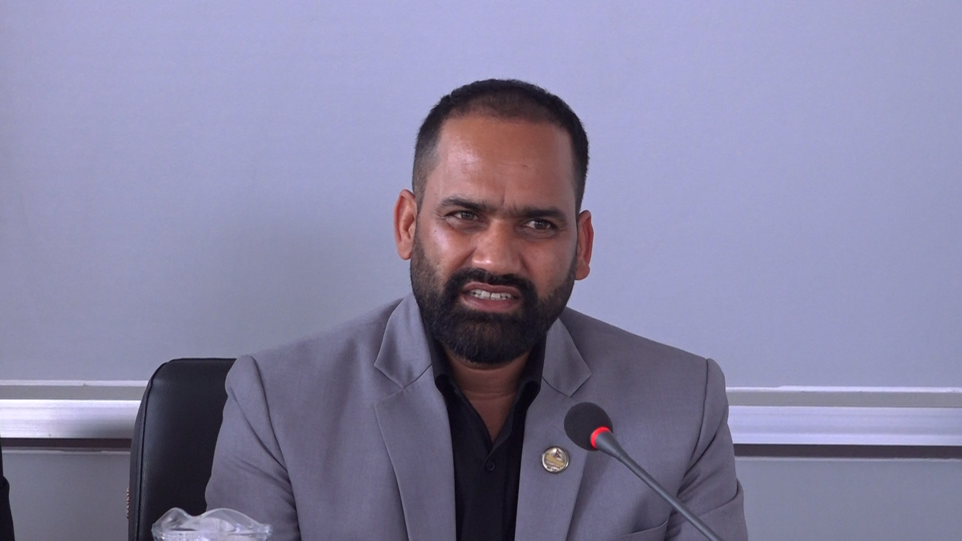 आन्तरिक हवाई सेवाको दायित्वसम्बन्धी विधेयक यात्रुमैत्री बनाउन खोजिएको हो : मन्त्री पौडेल