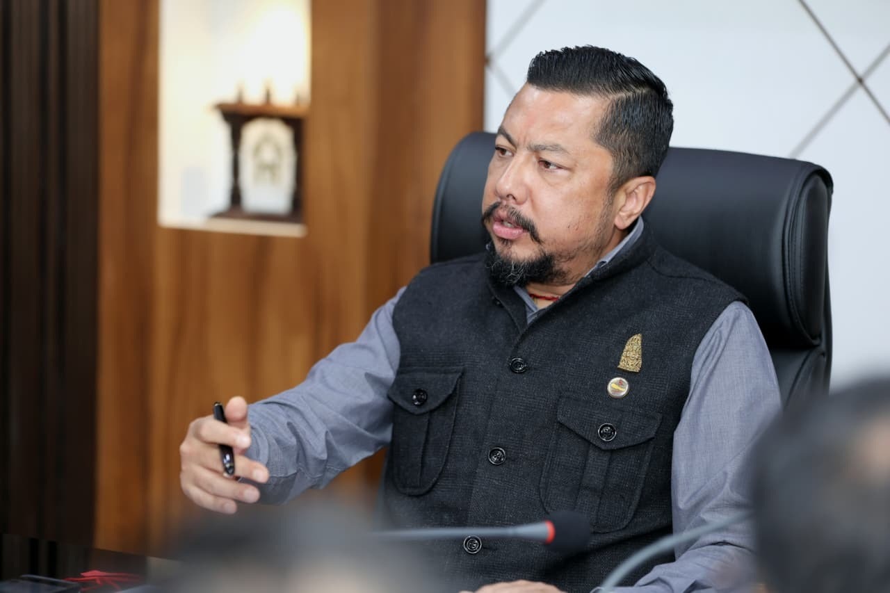 ऊर्जामन्त्री श्रेष्ठले प्रतिनिधि सभालाई सम्बोधन गर्ने