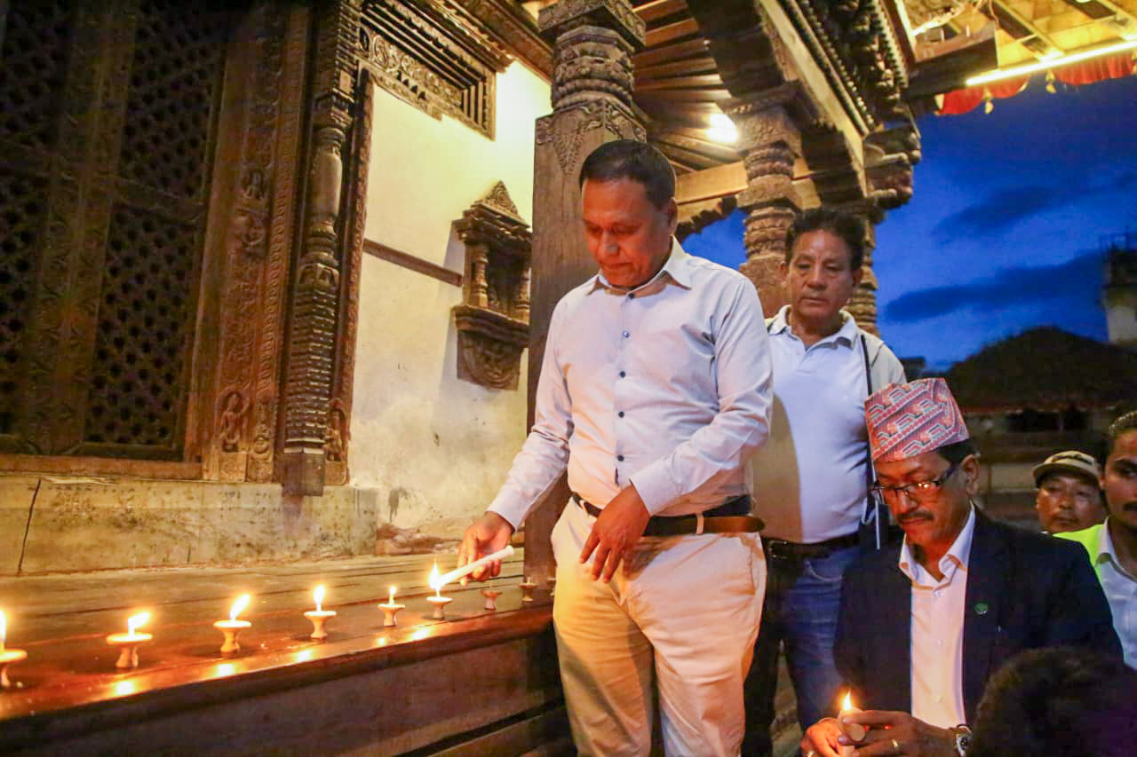 उज्यालो नेपाल पार्टीद्वारा बाढी पीडितको सम्झनामा दीप प्रज्वलन
